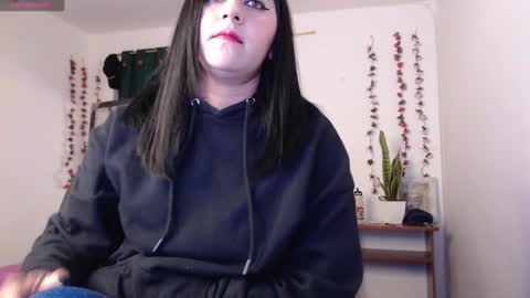 hilaril18 online show from June 2026 08:57:01 PM
