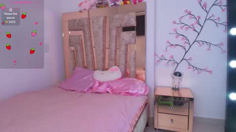 Snapshot of hilary_jones_22 chatting on December 2025 11:21:02 PM LUNA new account FOLLOW ME online show from December 2025 11:21:02 PM