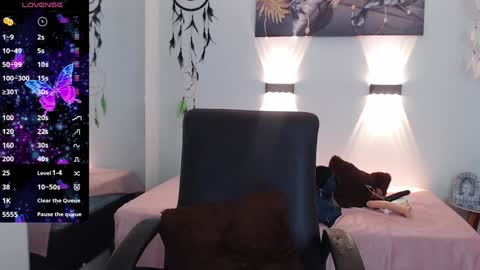 Snapshot of hilaryclowerx chatting on January 2025 02:45:02 AM H I L A R Y online show from January 2025 02:45:02 AM