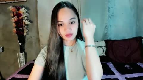 Snapshot of hilarymolly chatting on February 2026 08:29:02 PM hilarymolly online show from February 2026 08:29:02 PM