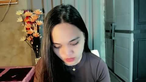 Snapshot of hilarymolly chatting on February 2026 02:43:01 AM hilarymolly online show from February 2026 02:43:01 AM