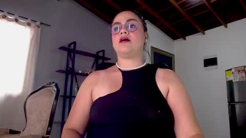 Snapshot of hillary_12 chatting on September 2025 07:36:01 PM Miranda online show from September 2025 07:36:01 PM