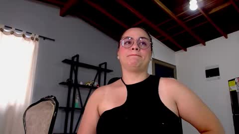 Snapshot of hillary_12 chatting on September 2025 02:55:02 PM Miranda online show from September 2025 02:55:02 PM