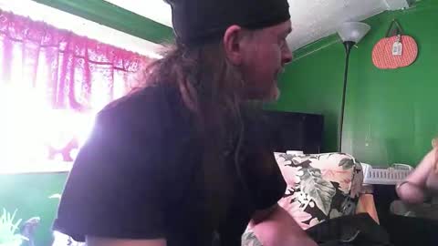 Snapshot of hippiedad333 chatting on April 2026 07:40:02 PM hippiedad333 online show from April 2026 07:40:02 PM