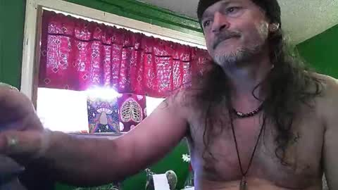 hippiedad333 online show from May 2026 10:28:01 PM