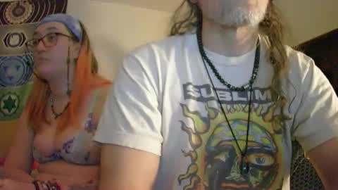 hippiedad333 online show from May 2026 05:25:01 AM