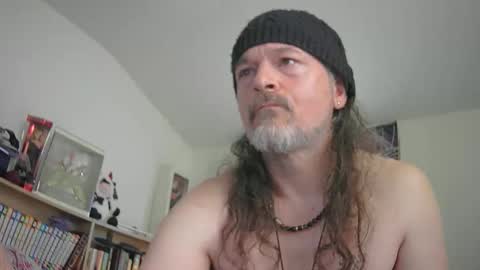 hippiedad333 online show from May 2026 04:58:02 PM