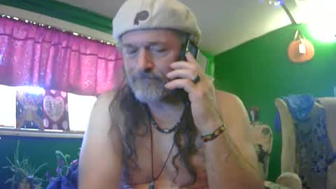 hippiedad333 online show from June 2026 10:00:01 PM