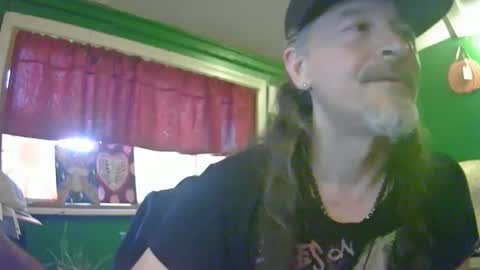 hippiedad333 online show from June 2026 12:06:01 AM
