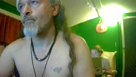 hippiedad333 online show from June 2026 01:17:01 AM