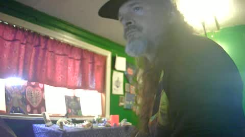 hippiedad333 online show from June 2026 11:31:01 PM