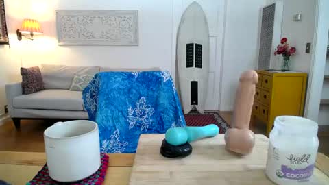 Hippie Jijm online show from June 2026 06:44:01 PM