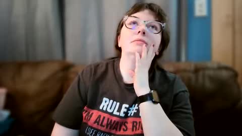 Snapshot of hippihope420 chatting on February 2025 05:00:01 AM Bella online show from February 2025 05:00:01 AM