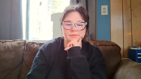 Snapshot of hippihope420 chatting on February 2025 02:46:02 PM Bella online show from February 2025 02:46:02 PM