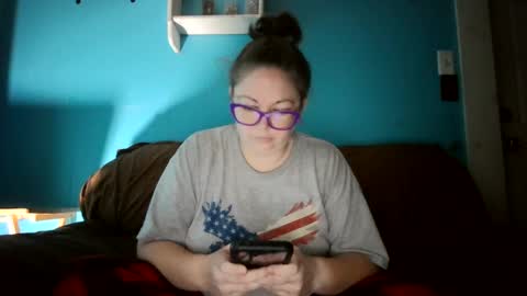 Snapshot of hippihope420 chatting on September 2025 11:47:02 AM Bella online show from September 2025 11:47:02 AM