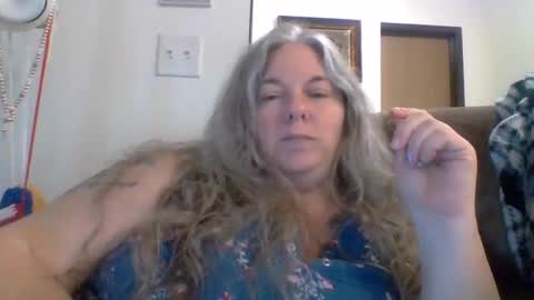 hippysnewhere online show from May 2026 11:28:02 PM