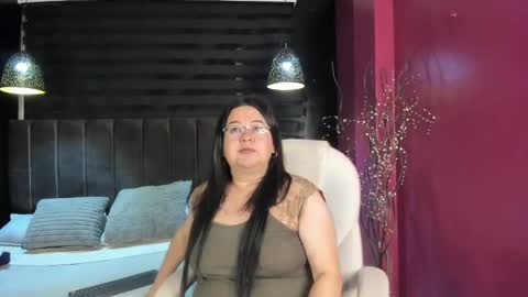 Hirenne  online show from October 2025 07:20:02 AM