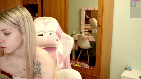 Snapshot of ho1yh01e chatting on January 2025 06:24:02 PM Holly online show from January 2025 06:24:02 PM