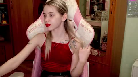 Snapshot of ho1yh01e chatting on March 2025 05:58:02 PM Holly online show from March 2025 05:58:02 PM