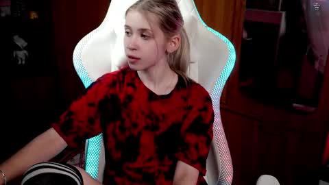 Snapshot of ho1yh01e chatting on September 2025 06:41:02 PM Holly online show from September 2025 06:41:02 PM