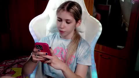 Snapshot of ho1yh01e chatting on November 2025 06:21:01 PM Holly online show from November 2025 06:21:01 PM