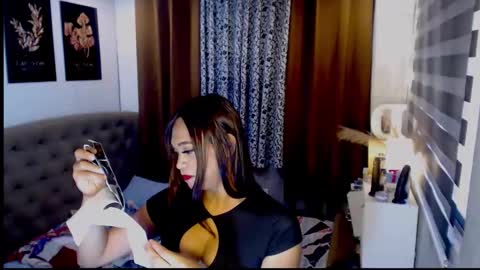 hoelymarie online show from April 2026 04:37:02 AM