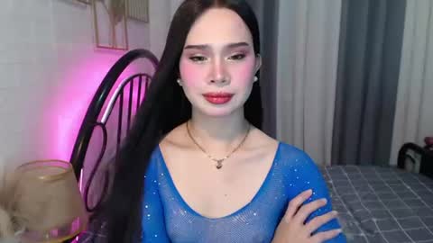 hoelymolly online show from June 2026 07:01:02 PM