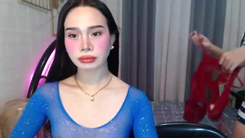 hoelymolly online show from June 2026 06:29:02 PM
