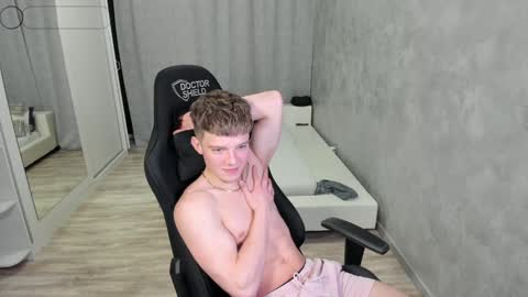 Snapshot of hogrider192 chatting on January 2025 11:26:01 PM Victor online show from January 2025 11:26:01 PM