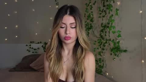 Snapshot of holayoula chatting on November 2025 08:16:02 AM Moni Monica online show from November 2025 08:16:02 AM