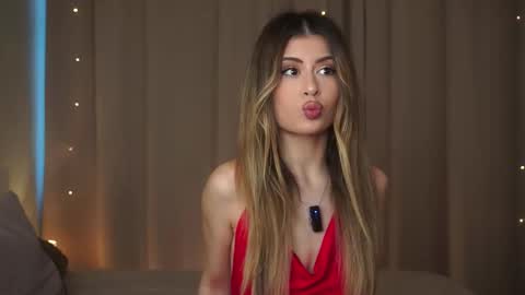 Snapshot of holayoula chatting on November 2025 08:13:02 AM Moni Monica online show from November 2025 08:13:02 AM