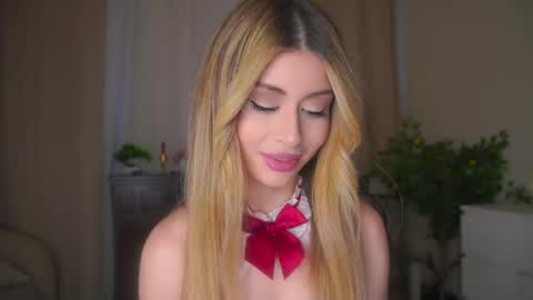 Snapshot of holayoula chatting on May 2026 08:08:02 AM Moni Monica online show from May 2026 08:08:02 AM