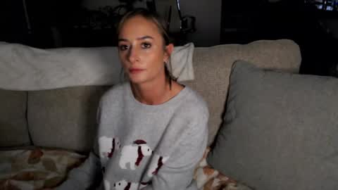 Snapshot of holihurricane chatting on December 2024 04:20:02 AM Holi Hurricane online show from December 2024 04:20:02 AM