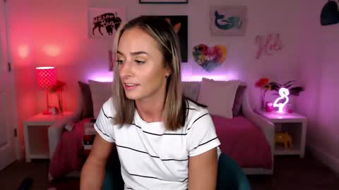 Snapshot of holihurricane chatting on March 2025 07:32:02 AM Holi Hurricane online show from March 2025 07:32:02 AM