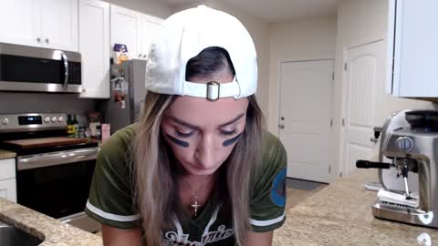 Snapshot of holihurricane chatting on October 2025 03:18:01 AM Holi Hurricane online show from October 2025 03:18:01 AM