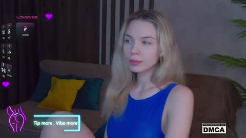 Snapshot of holl1would chatting on January 2025 06:27:02 AM My social media links subscribe to support me online show from January 2025 06:27:02 AM