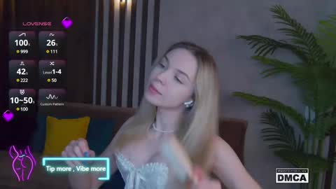 Snapshot of holl1would chatting on February 2025 08:11:02 PM My social media links subscribe to support me online show from February 2025 08:11:02 PM