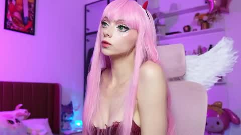 Holli online show from May 2026 12:45:01 PM