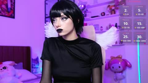 Holli online show from May 2026 12:11:02 PM