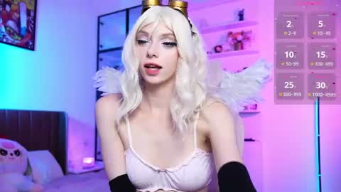 Holli online show from July 2026 11:49:02 AM