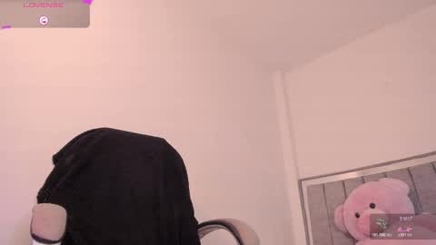 holly_16 online show from March 2026 02:04:01 AM