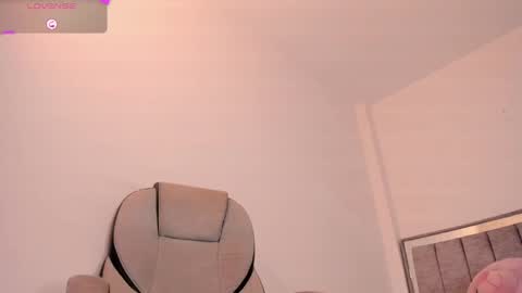 Snapshot of holly_16 chatting on June 2026 11:32:01 PM holly_16 online show from June 2026 11:32:01 PM