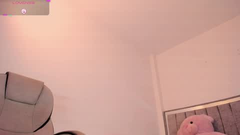 Snapshot of holly_16 chatting on June 2026 11:41:02 PM holly_16 online show from June 2026 11:41:02 PM
