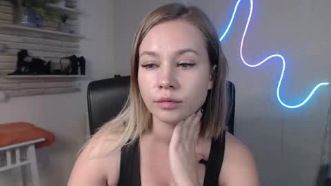 Holly online show from December 2024 01:10:02 AM