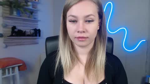 Holly online show from December 2024 06:44:01 AM