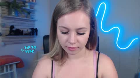 Holly online show from December 2024 12:52:02 PM