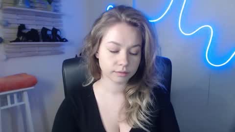 Holly online show from February 2025 08:05:02 AM