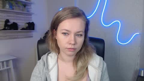 Holly online show from March 2025 12:54:02 AM