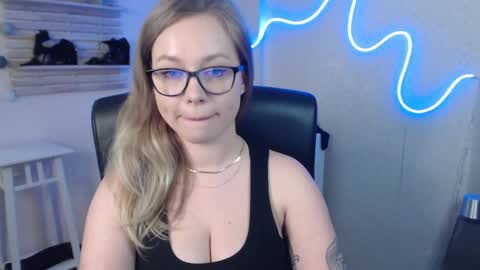 Holly online show from March 2025 06:38:02 AM