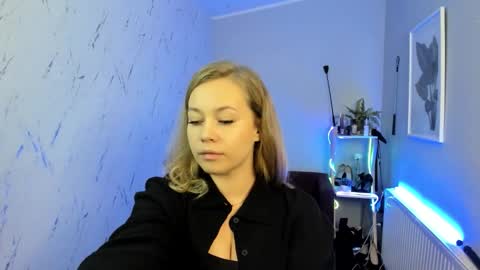 Holly online show from September 2025 05:07:02 PM